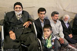 صفرقلی رحمانیان و نوه‌اش پدربزرگ جبهه‌ها