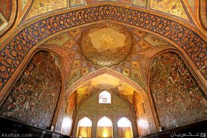 سقف با شکوه تالار 18 ستون چهل ستون